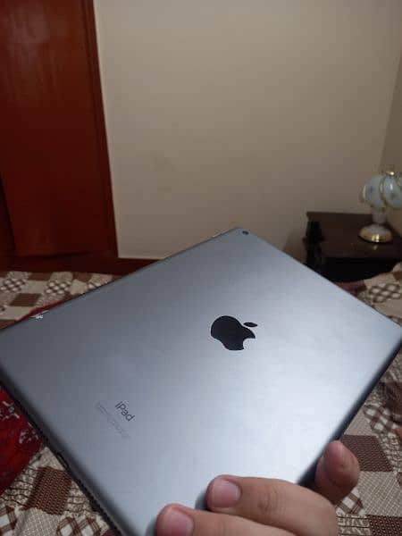 ipad 8th generation 128gb 10/9.5 condition 3