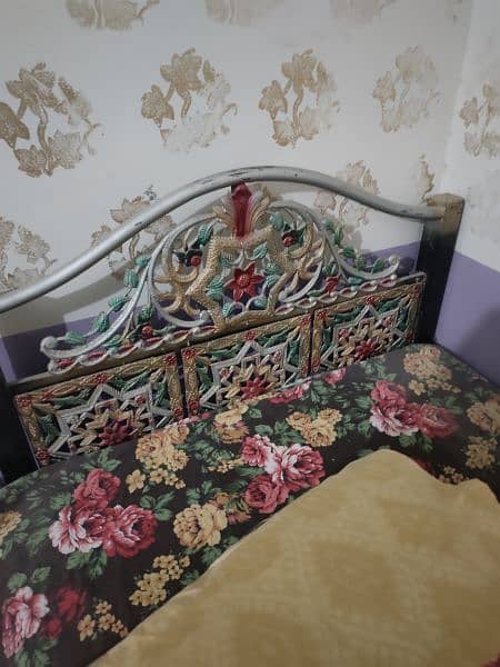 iron bed 0