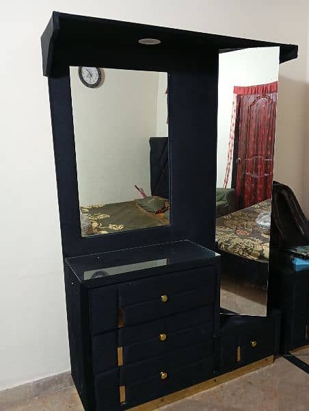 Bed, dressing, side table and showcase 2