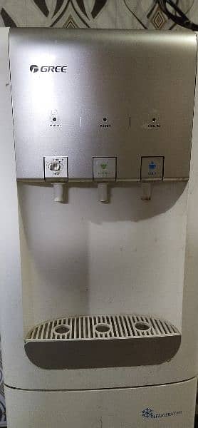 Gree water dispenser with stand 3
