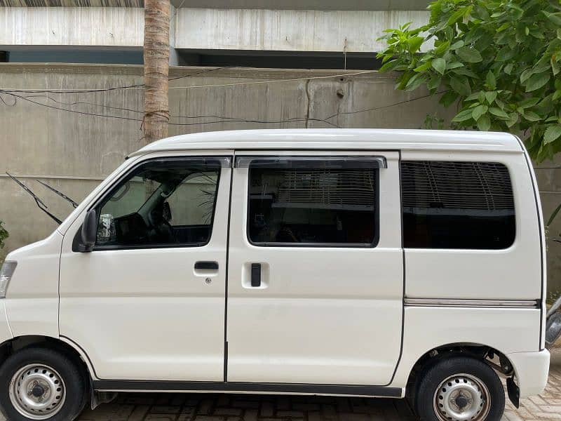 Daihatsu Hijet 2017 1