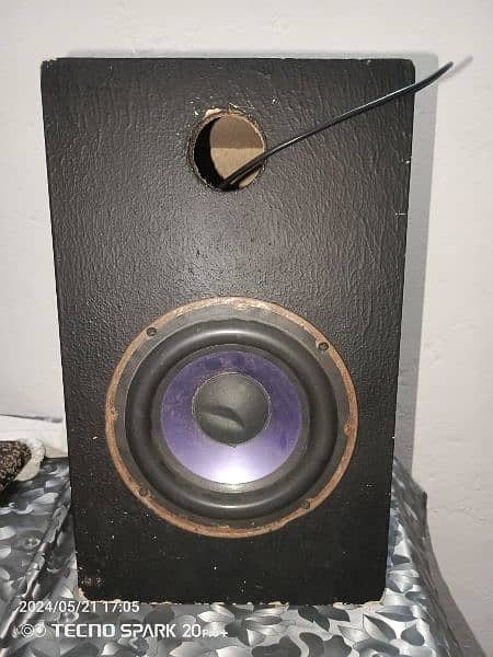 1 pear speakers and 1 piece baser for sale 03021016147/ 03234204560 2
