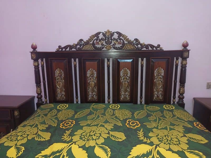 Bed with mattress & side tables 7