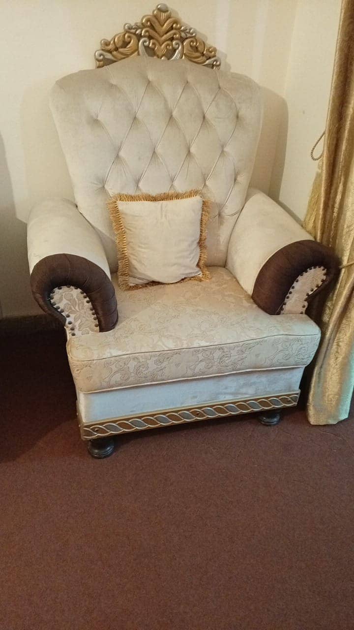 Luxury Golden And Off_White King Size Sofas 1