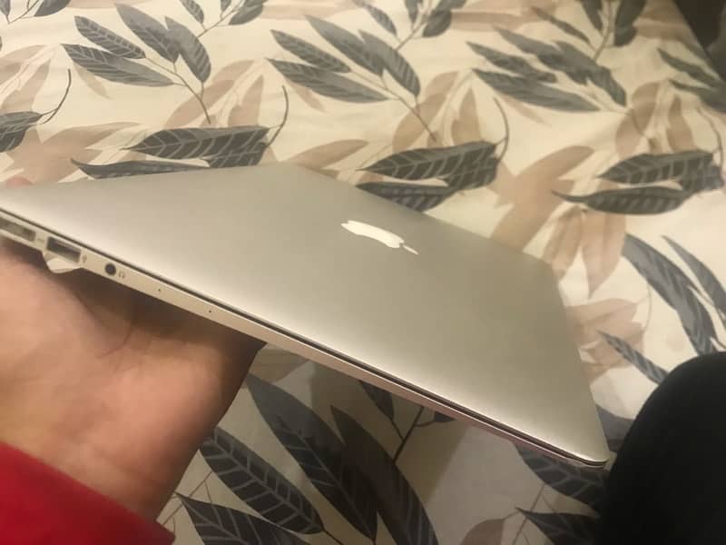 Core i7 Macbook Air 2017 8gb/256gb Clean Condition 6