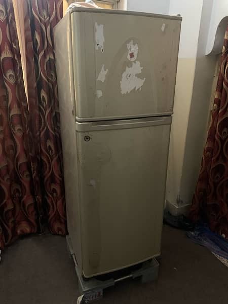 fridge medium sized 0