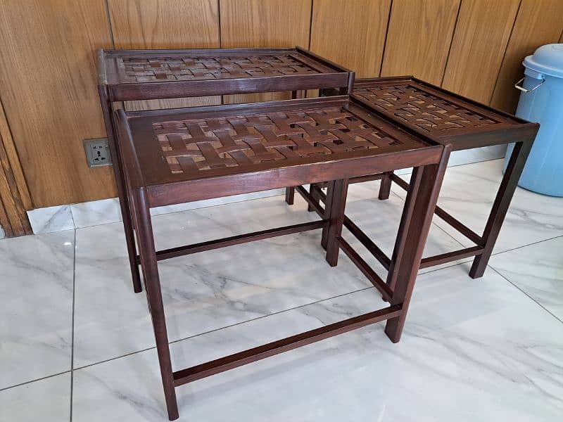 Glass Top Nesting Tables (Set of 3) in excellent condition for sale 2