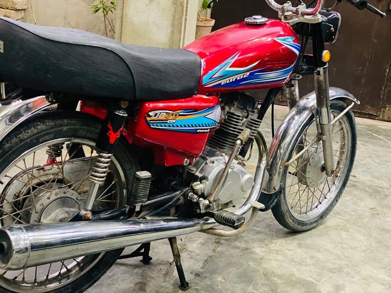 unique 125 2018 model hai 250 cc bnai v hai piston ki awaz hai bs 1