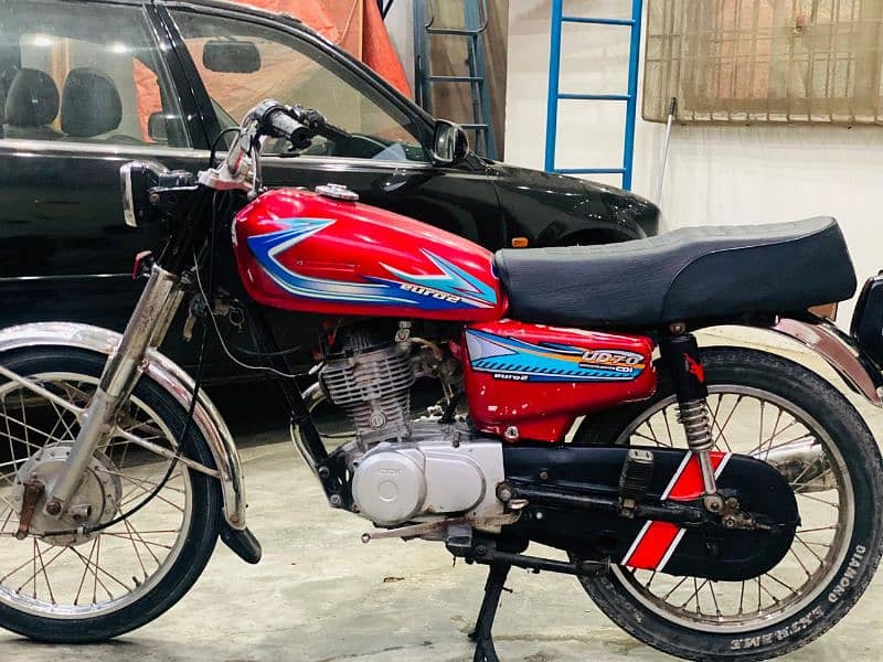 unique 125 2018 model hai 250 cc bnai v hai piston ki awaz hai bs 3