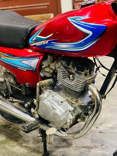 unique 125 2018 model hai 250 cc bnai v hai piston ki awaz hai bs 4