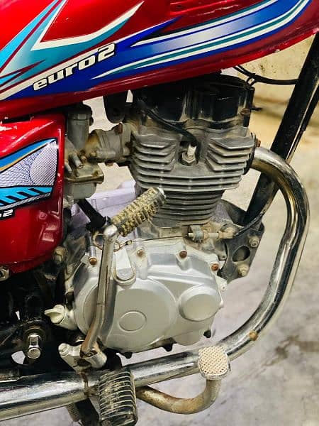 unique 125 2018 model hai 250 cc bnai v hai piston ki awaz hai bs 5