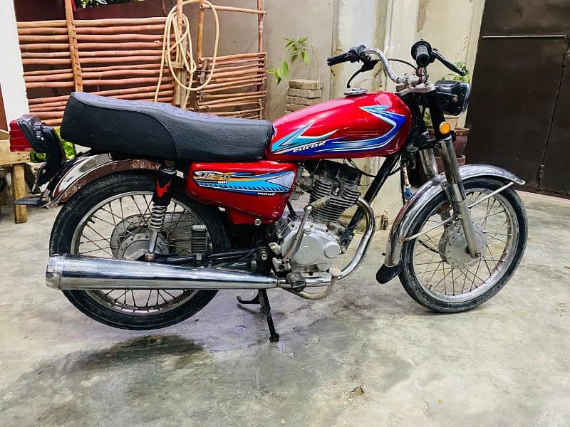 unique 125 2018 model hai 250 cc bnai v hai piston ki awaz hai bs 7