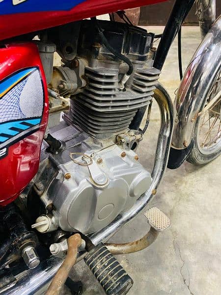 unique 125 2018 model hai 250 cc bnai v hai piston ki awaz hai bs 8