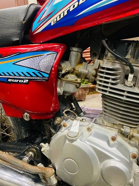 unique 125 2018 model hai 250 cc bnai v hai piston ki awaz hai bs 9