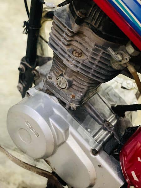 unique 125 2018 model hai 250 cc bnai v hai piston ki awaz hai bs 10