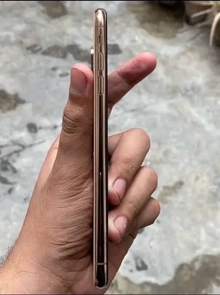 IPhone XS Max pta approved 64 gb 5