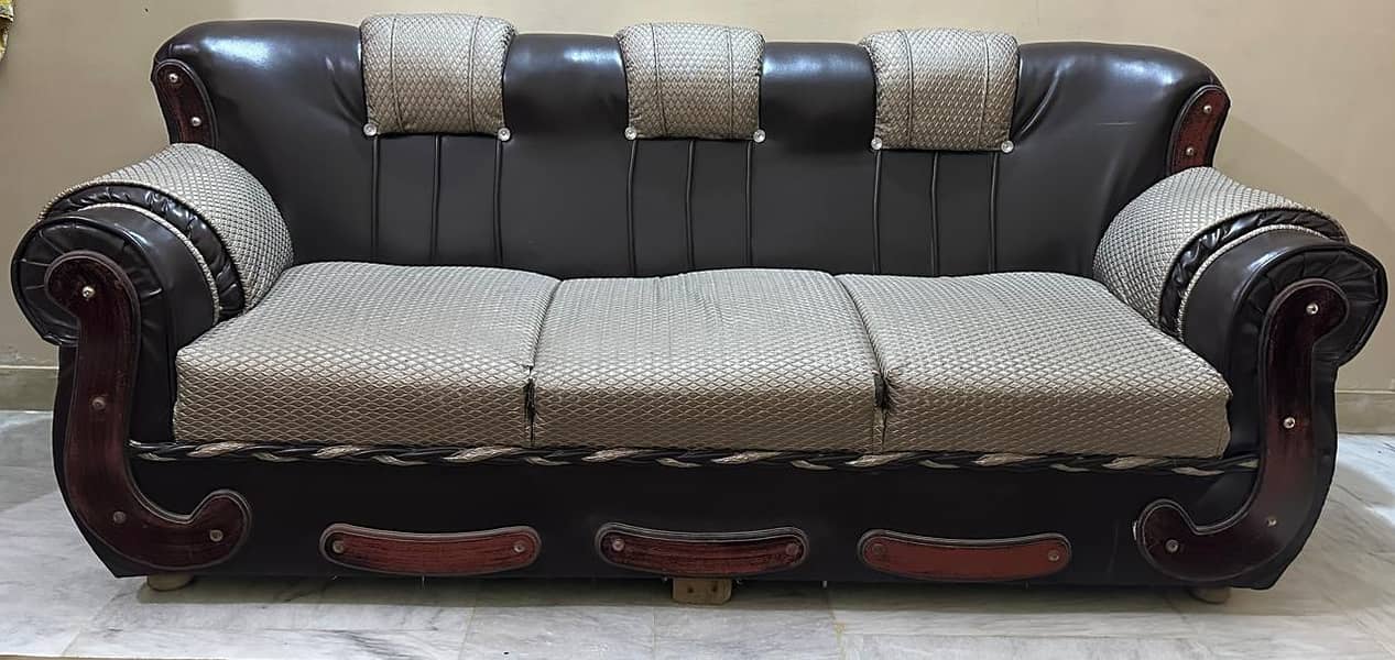 7 seater sofa is up for sale 0