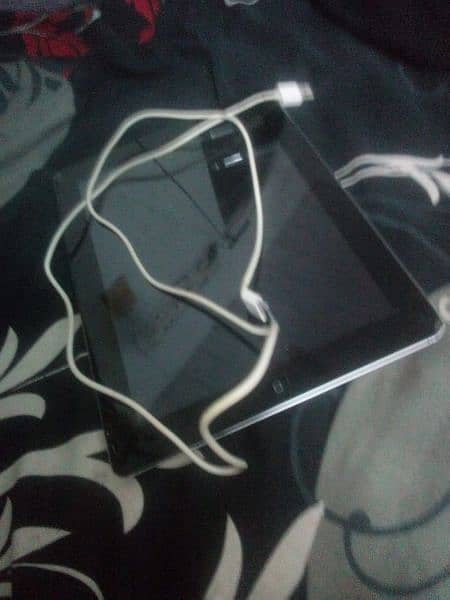 ipad 32 gb with orignal cable 3