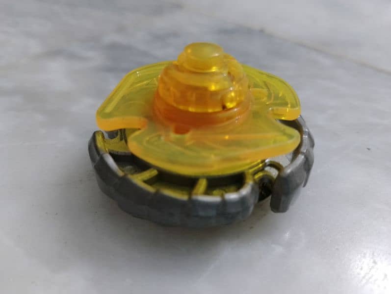 Yellow Nightmare Rex SW145SD Beyblade Hasbro Metal Fury - 2