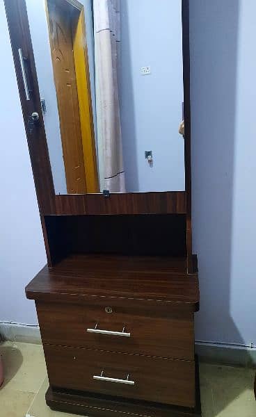 Dressing table for Sale 0
