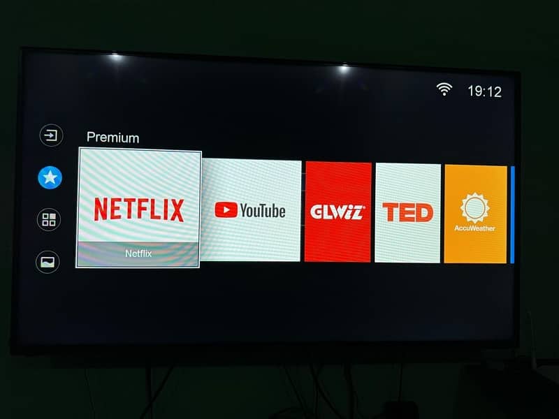 Hisenese Smart Tv 55 inch 1