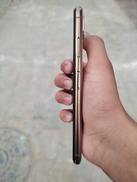 iPhone xs max   urgent sale 2