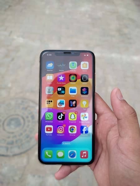 iPhone xs max   urgent sale 8