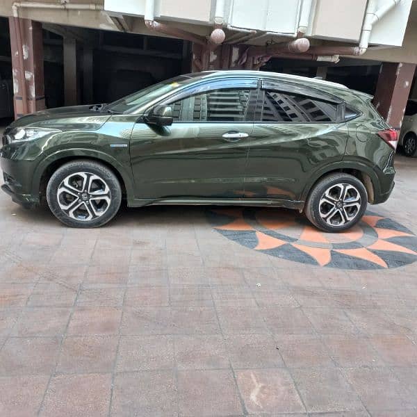 Honda Vezel 2014/2018 Z Package Top Of The Line Variant Full option 3