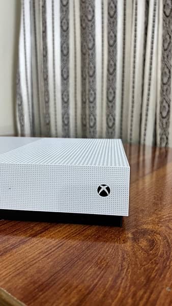 XBOX ONE S  -  1TB  with games 6