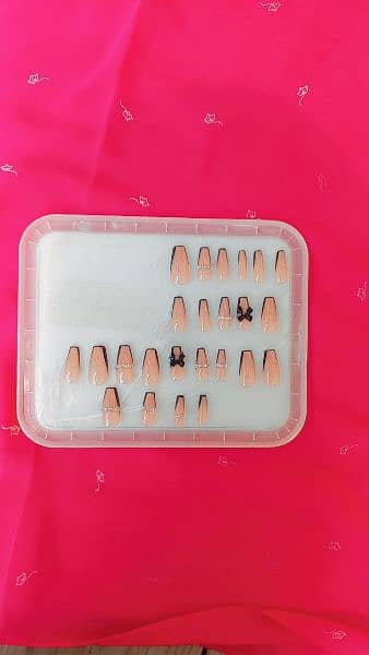 Press on Nails 0