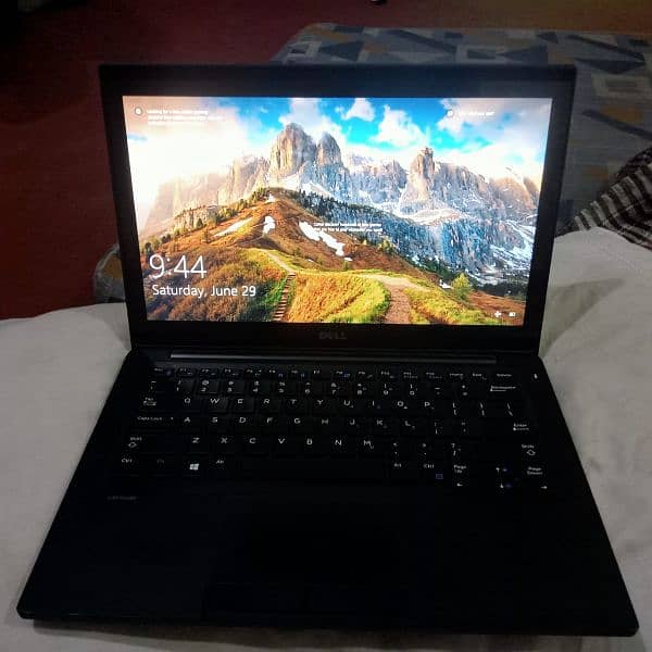 Dell Laptop Latitude 7280
10 / 10 Condition. 
I5 & 6Th Generation 6