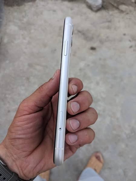 I phone 11 128gb PTA approved 9