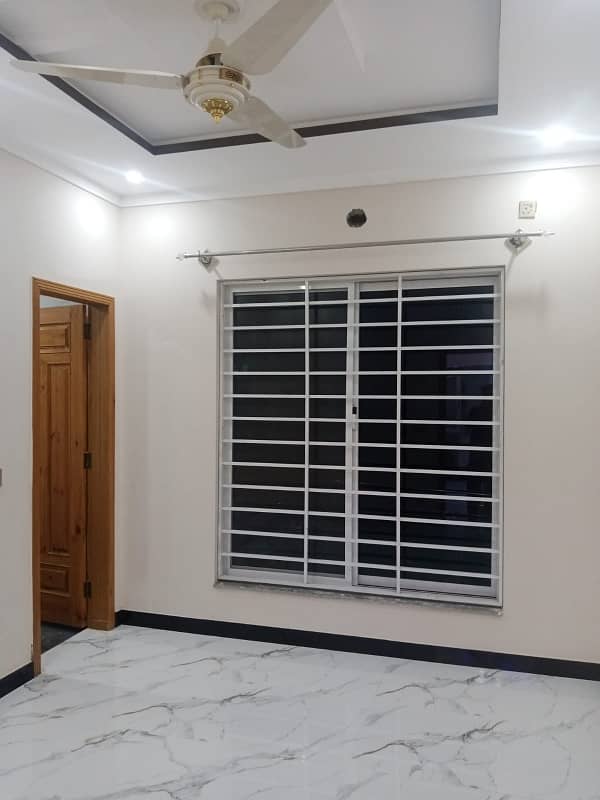 35*70 upper portion For Rent in G 13 Islamabad 6