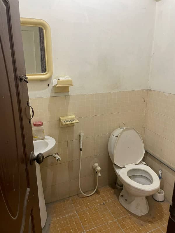 3 Bed DD flat 4rth floor in DHA phase 2 ext 2