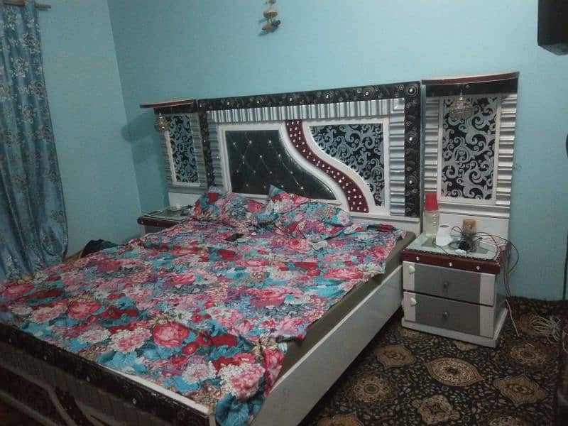 BED WITH MATTRESS AND SIDE TABLES ALONG WITH DRESSING TABLE 0