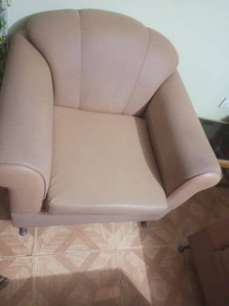 5 seater sofa set urgent sale 03160306147 0