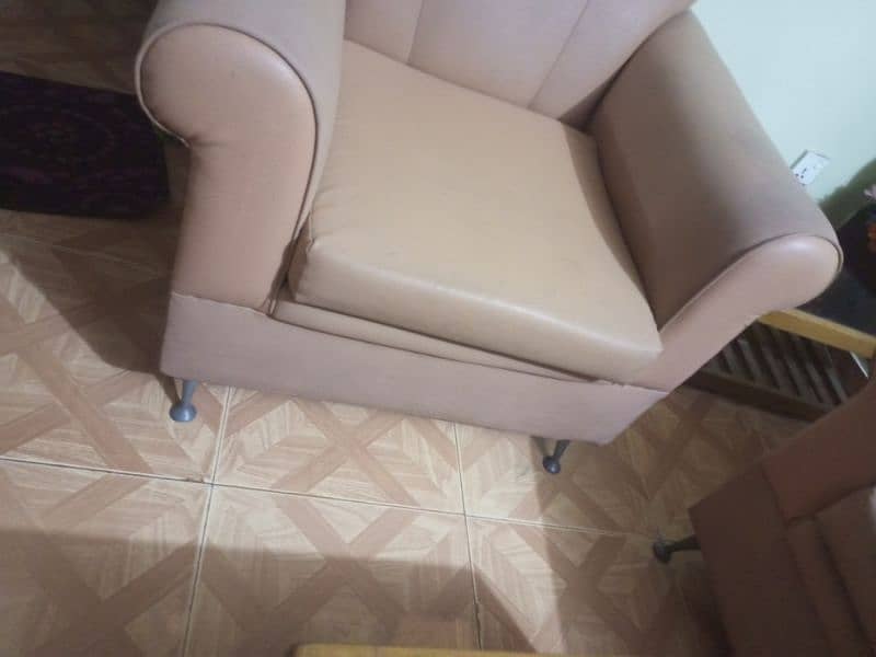 5 seater sofa set urgent sale 03160306147 3