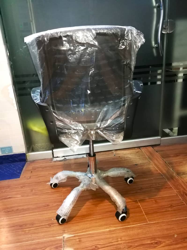 3 Office Chairs Revolving Brand New with Steel Base 4