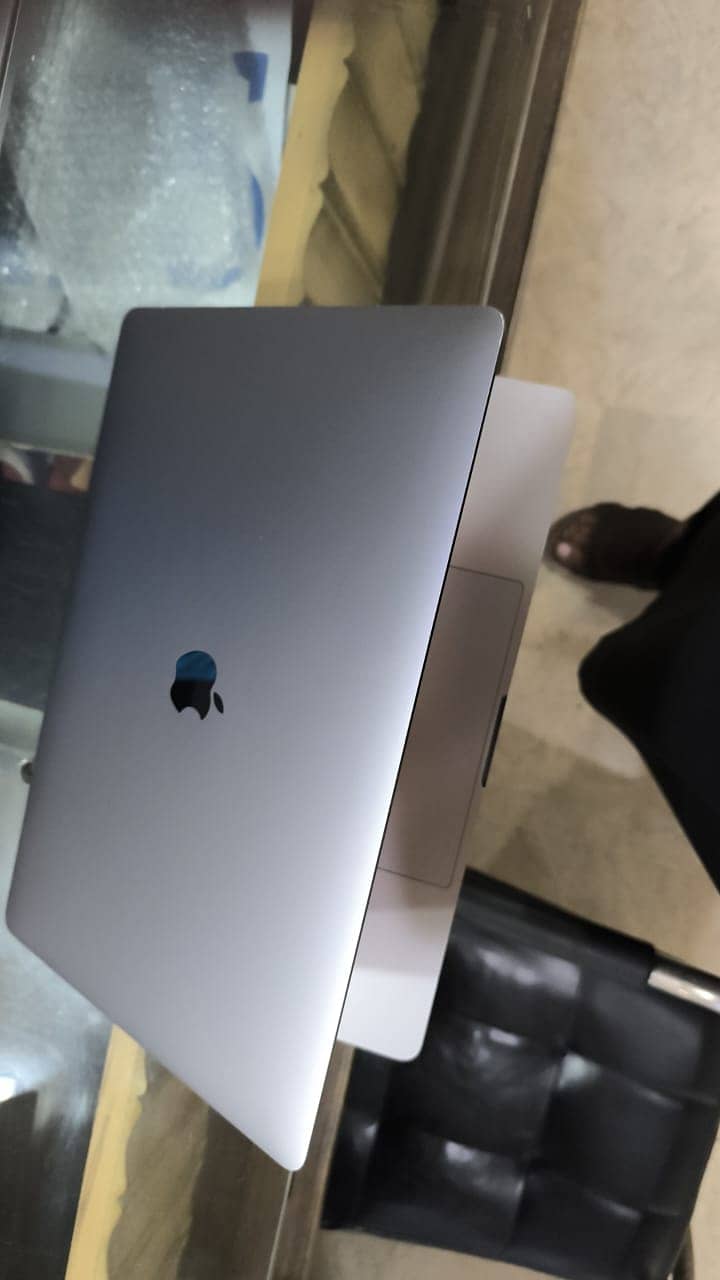 MacBook pro 2019 Core i9 0