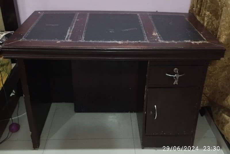 Single Office Table 46"×27" top size 2