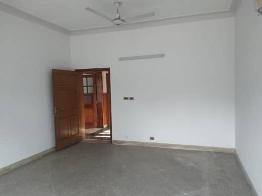 CANTT,3 KANAL COMMERCIAL BUILDING FOR RENT GULBERG GARDEN TOWN SHADMAN GOR LAHORE 5