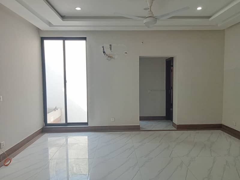 CANTT,COMMERCIAL BUILDING FOR RENT NEAR MAIN BOULEVARD GULBERG GARDEN TOWN SHADMAN GOR UPPER MALL LAHORE 17