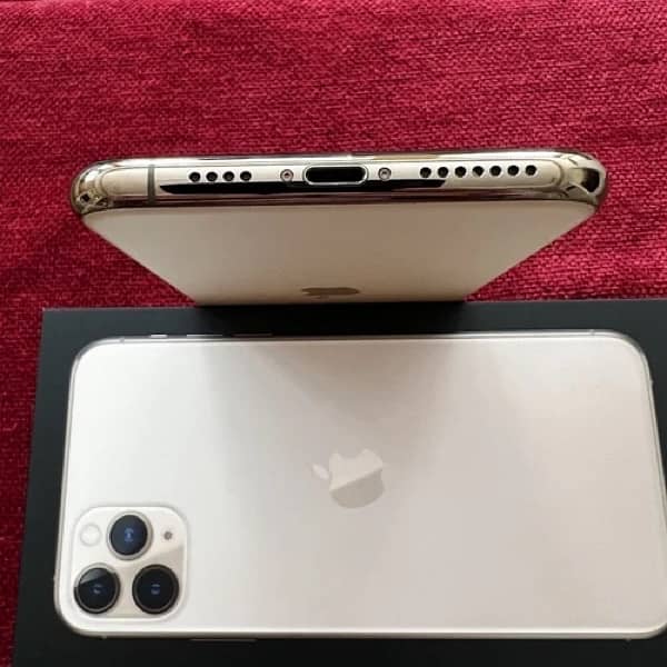 Iphone 11 pro max 256 PTA Full box 1