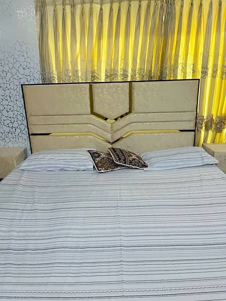 Designer King size bed set (NEW) 2