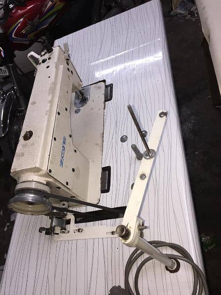 i am selling sewing machine 3