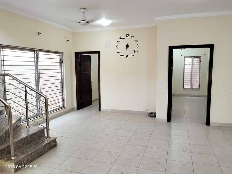 Precinct 11A Villa For Rent 200sq yards villa Luxury villa 1