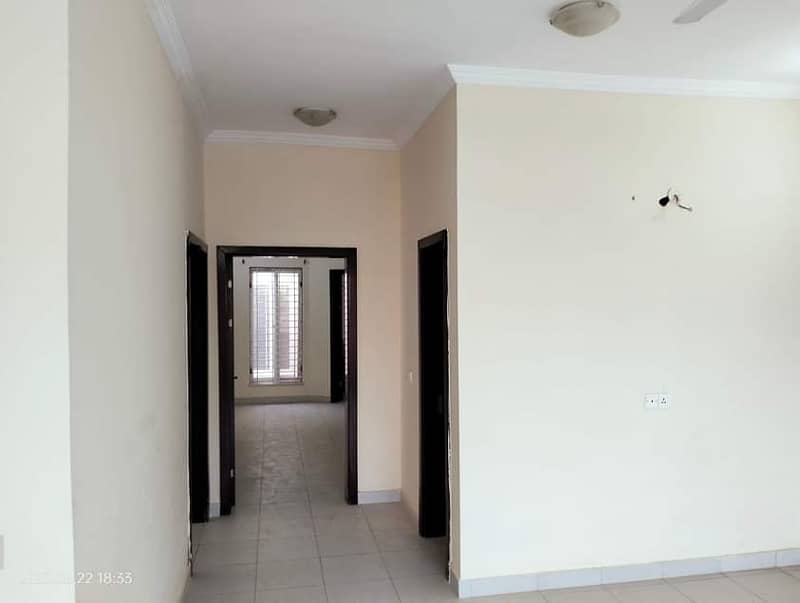 Precinct 11A Villa For Rent 200sq yards villa Luxury villa 12