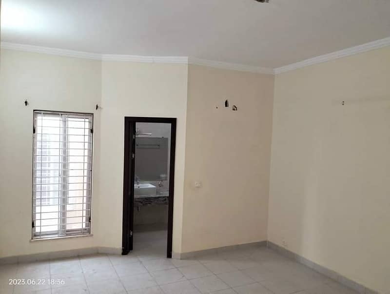 Precinct 11A Villa For Rent 200sq yards villa Luxury villa 16