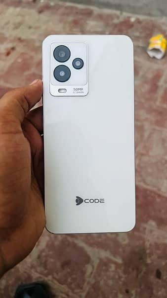 D code bold 3 pro 8+8 128gb white cloure 0