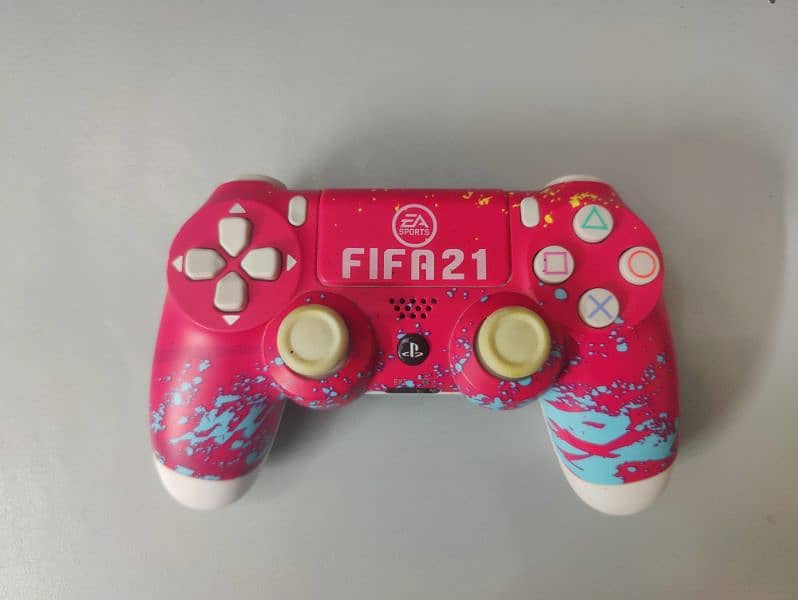 fifa Ps4 controller in Good condition 2